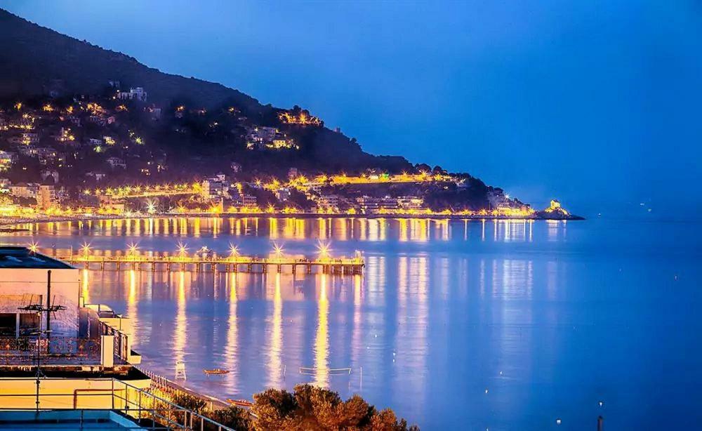 Top Relax Apartamento Alassio Exterior foto